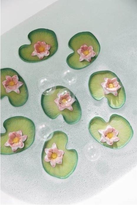 Oli & Carol Water Lily Natural Rubber Floatie